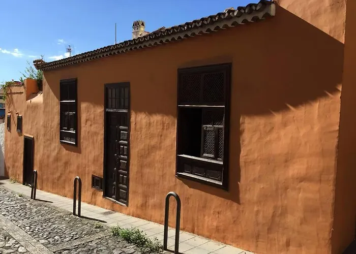 Casa Montanez, Caseron Historico