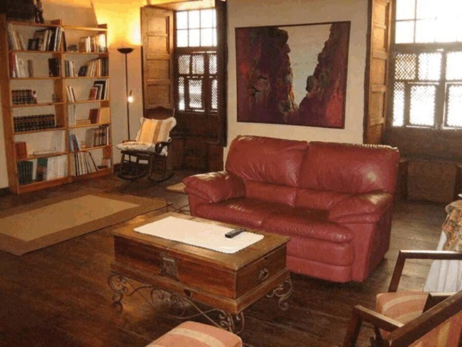 Casa Montanez, Caseron Historico